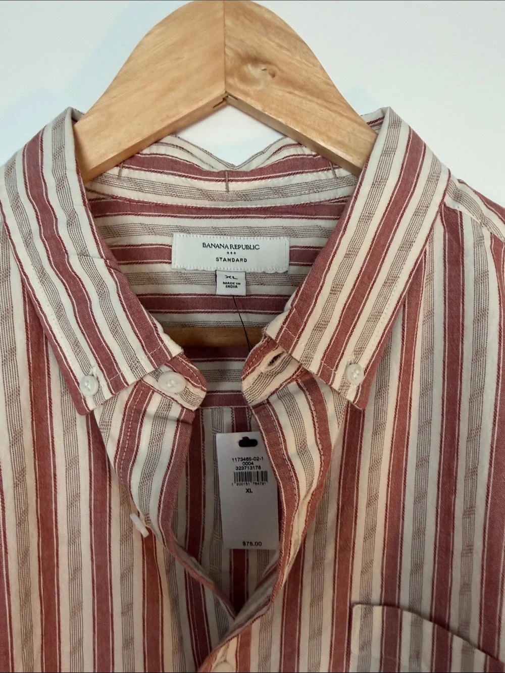 Banana Republic Red & White Vertical Stripe Short-Sleeve Button-Down